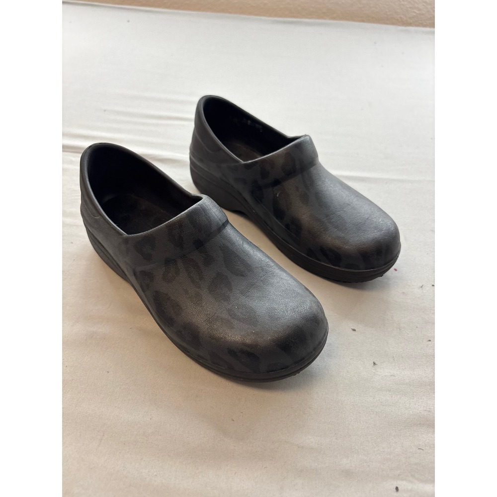 Crocs Neria Pro II Clogs Black Leopard Print Slip Resistant Work Shoes Womens 7